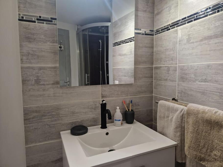 Studio Au Coeur Du Village Туртур Экстерьер фото